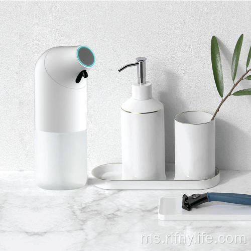 dispenser sabun tanpa sentuh yang dipasang di dinding